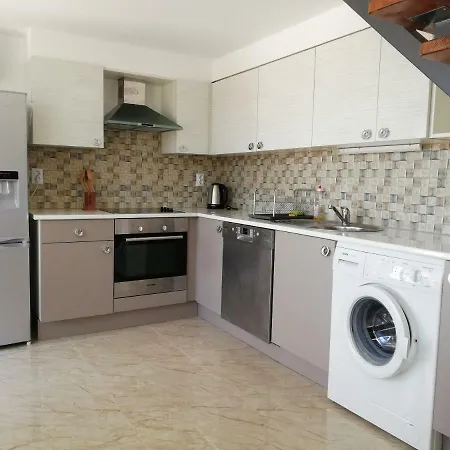 Diamond Palace * Σάνι Μπιτς